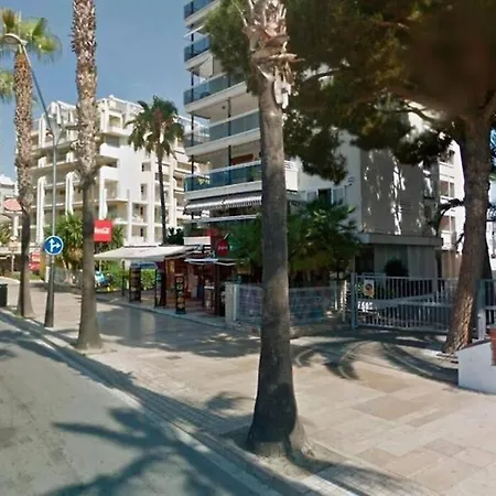 Apartsalou Malvinas * סאלו